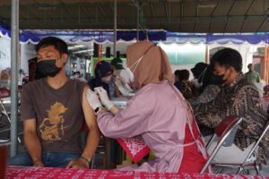 PELAKSANAAN VAKSIN BOOSTER MASSAL DI BALAI PEMERINTAH KALURAHAN SINDUADI