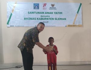 BAZNAS SLEMAN BERSAMA PEMERINTAH KALURAHAN SINDUADI BAGIKAN SANTUNAN KEPADA ANAK YATIM