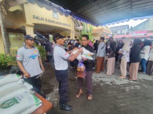Penyaluran Bantuan Cadangan Pangan Pemerintah (CPP) di Kalurahan Sinduadi Berjalan Lancar