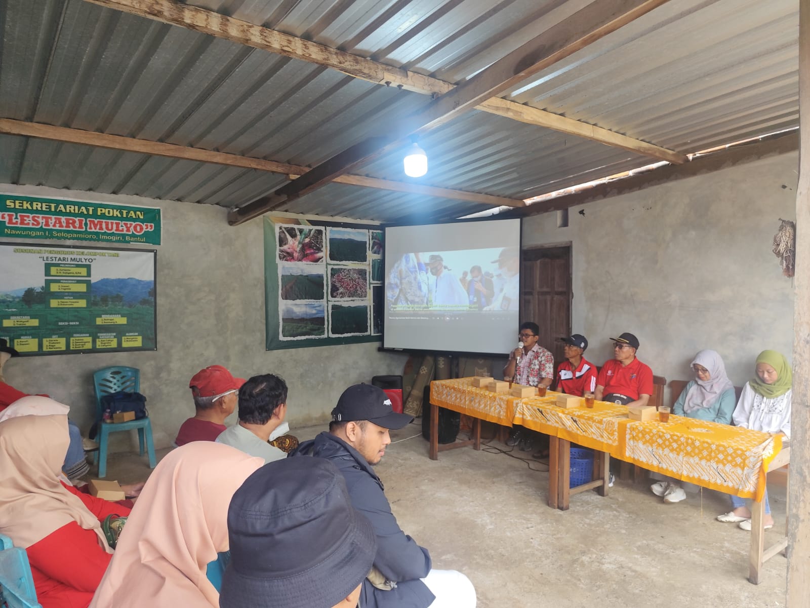 Gapoktan Sinduadi Studi Tiru Tanam Bawang di Selopamioro